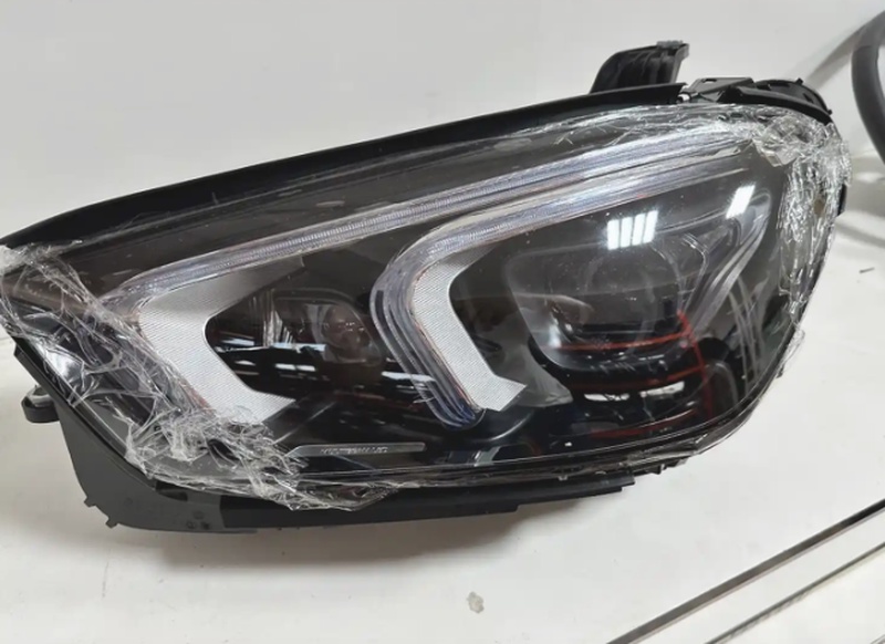 Передняя фара от Mercedes GLE W167